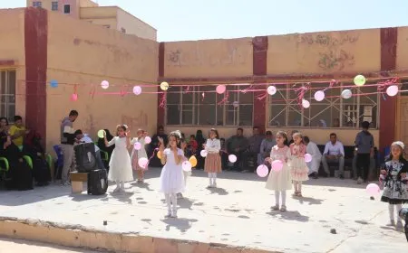 مجمع هجين التربوي يزرع الفرح في مدارس المدينة بفعالية "العلم نور.. طريقك للنجاح"