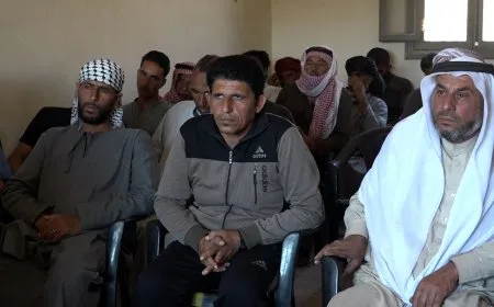 قوى الأمن الداخلي تستمع إلى مطالب أهالي دير الزور 