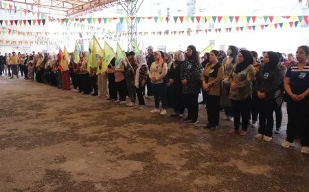 تقديم واجب العزاء لذوي شهيدين في حلب