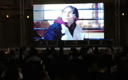 صوت المرأة يعلو على الشاشة الكبيرة