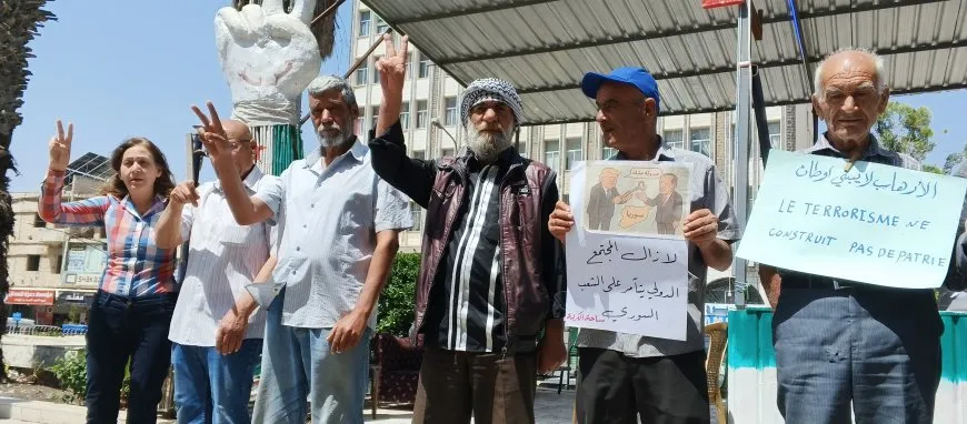وقفة احتجاجية لأهالي السويداء مطالبة باحترام إرادة السوريين
