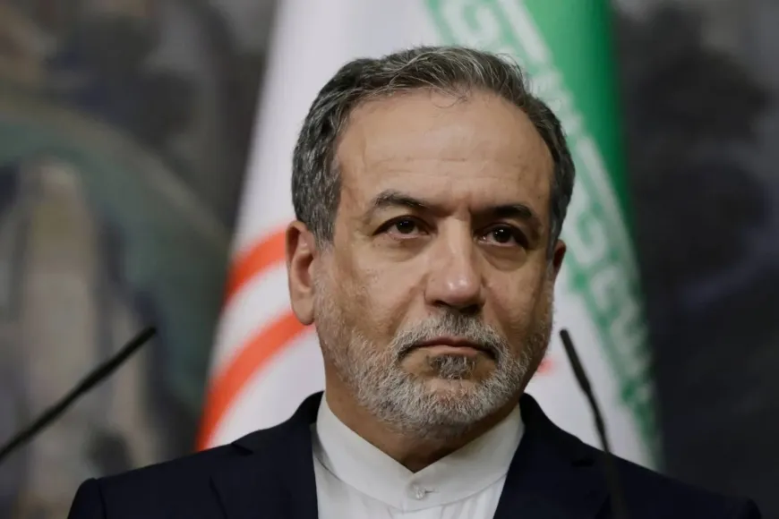 مساعٍ إيرانية للتهدئة.. وزير الخارجية الإيراني في زيارة لباكستان