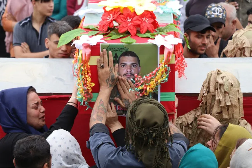 تشييع جثمان مقاتل قسد الشهيد برخدان عفرين في قامشلو