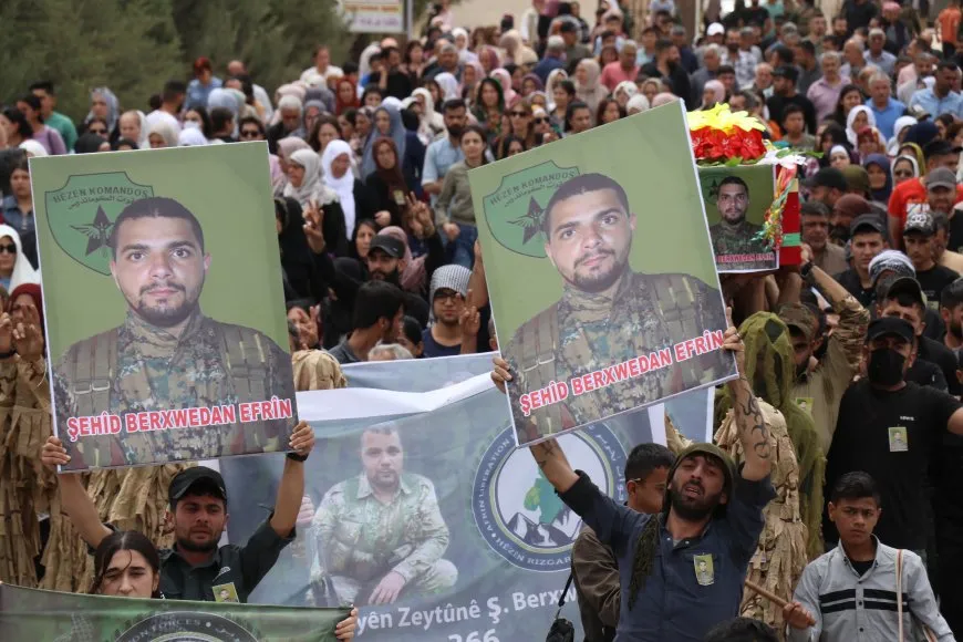 تشييع جثمان مقاتل قسد الشهيد برخدان عفرين في قامشلو