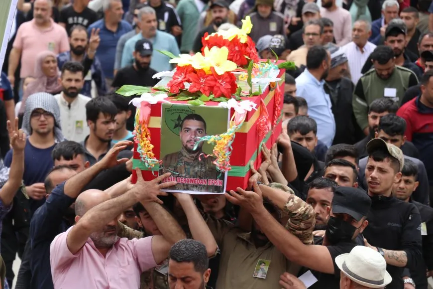 تشييع جثمان مقاتل قسد الشهيد برخدان عفرين في قامشلو