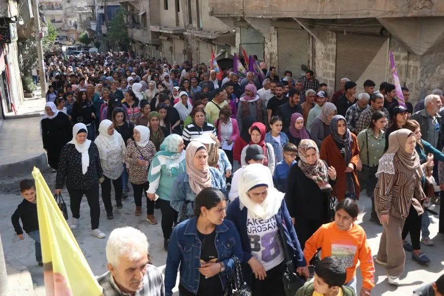 أهالي حلب يشيعون جثمان عضو قوى الأمن الداخلي رزكار زاغروس