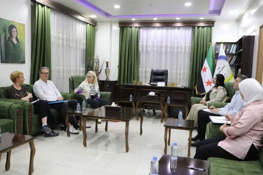 الإدارة الذاتية تطلع وفد فرنسي زائر على واقع إقليم شمال وشرق سوريا
