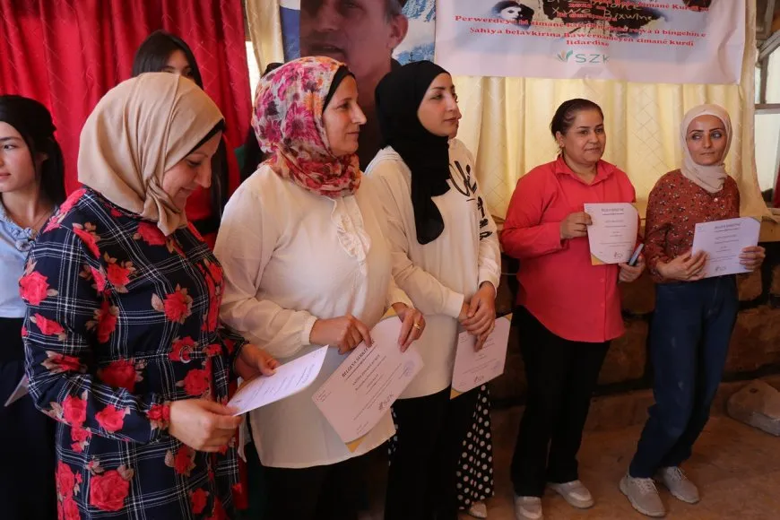 توزيع شهادات اللغة الكردية في حلب احتفاءً بيوم اللغة الكردية