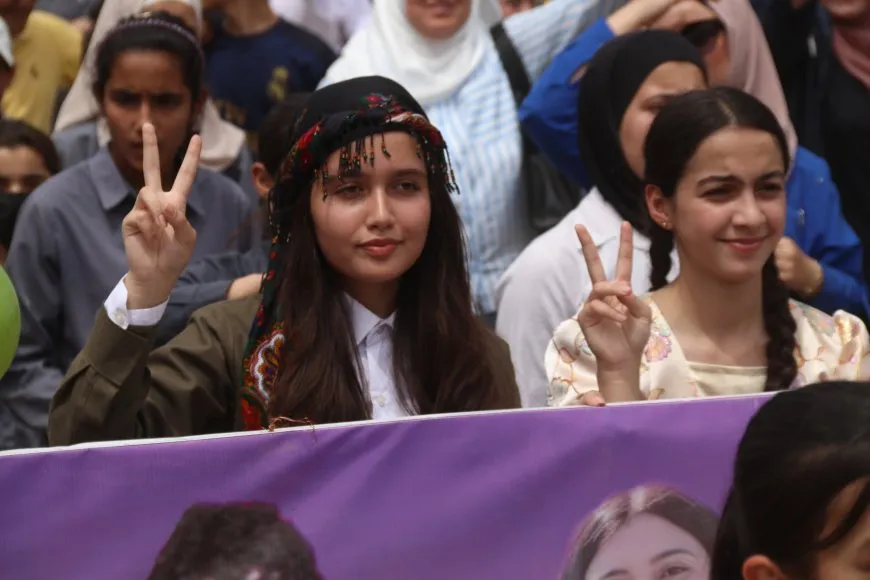 مسيرات جماهيرية حاشدة في الجزيرة تدعو للاعتراف باللغة الكردية دستورياً