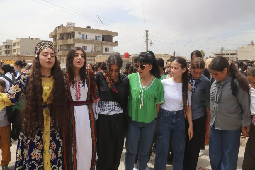 مسيرات جماهيرية حاشدة في الجزيرة تدعو للاعتراف باللغة الكردية دستورياً