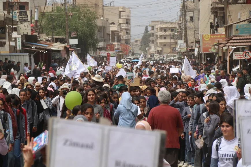 مسيرات جماهيرية حاشدة في الجزيرة تدعو للاعتراف باللغة الكردية دستورياً