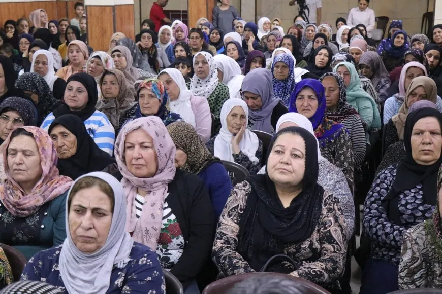 وردة لكل أم.. احتفال بعيد الأم في الشيخ مقصود بحلب