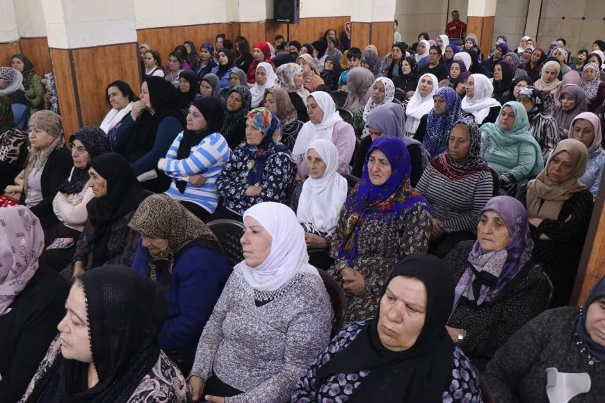 وردة لكل أم.. احتفال بعيد الأم في الشيخ مقصود بحلب