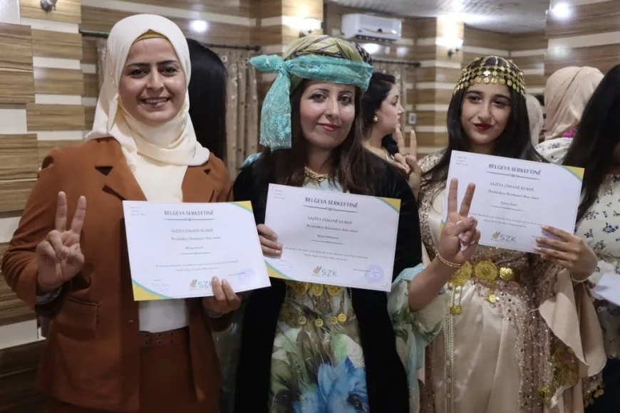 كوباني.. فعاليات بمناسبة يوم اللغة الكردية وتوزيع شهادات على الطلاب المتفوقين