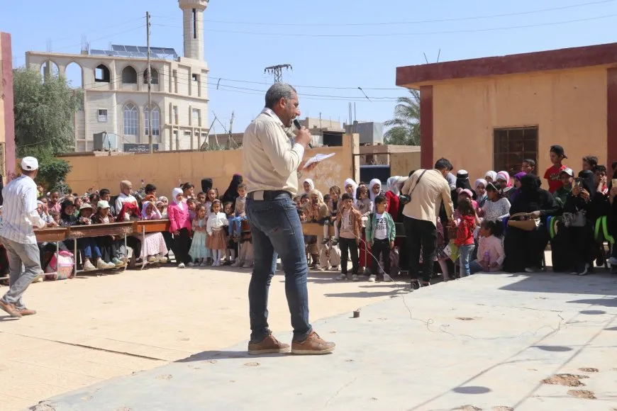 مجمع هجين التربوي يزرع الفرح في مدارس المدينة بفعالية "العلم نور.. طريقك للنجاح"