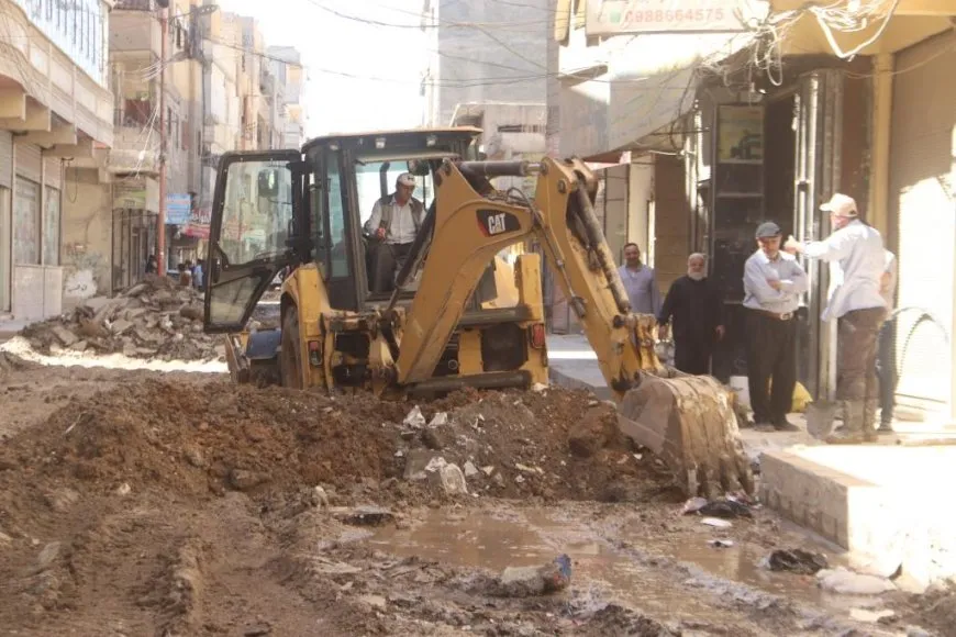بلدية الشعب في مدينة الرقة تبدأ أعمال تعبيد الطرقات