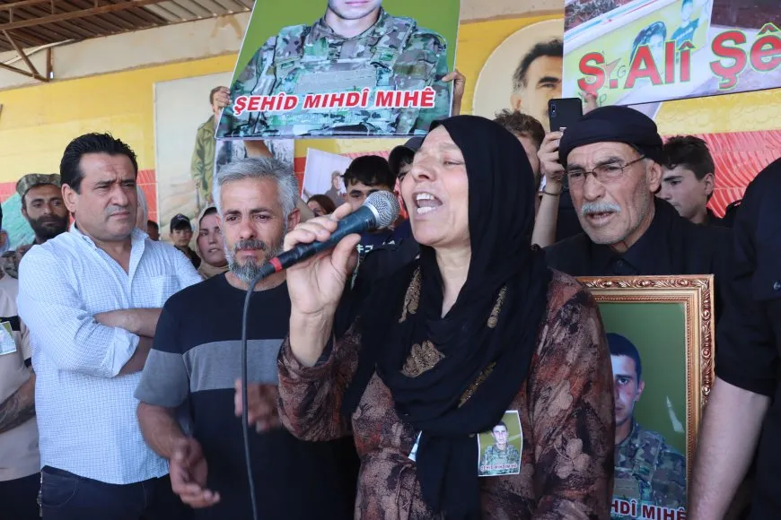 أهالي مدينة قامشلو يشيعون جثمان مقاتل قسد علي شير