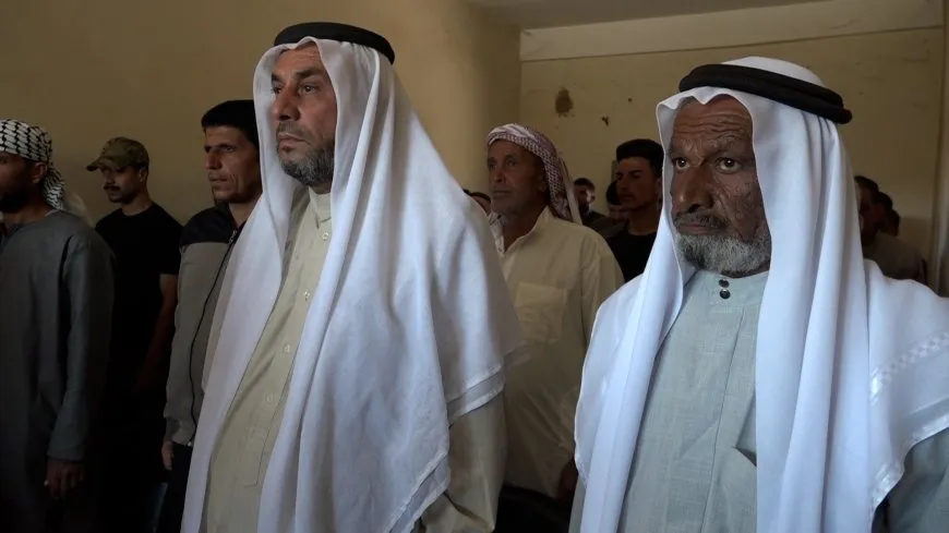 قوى الأمن الداخلي تستمع إلى مطالب أهالي دير الزور 