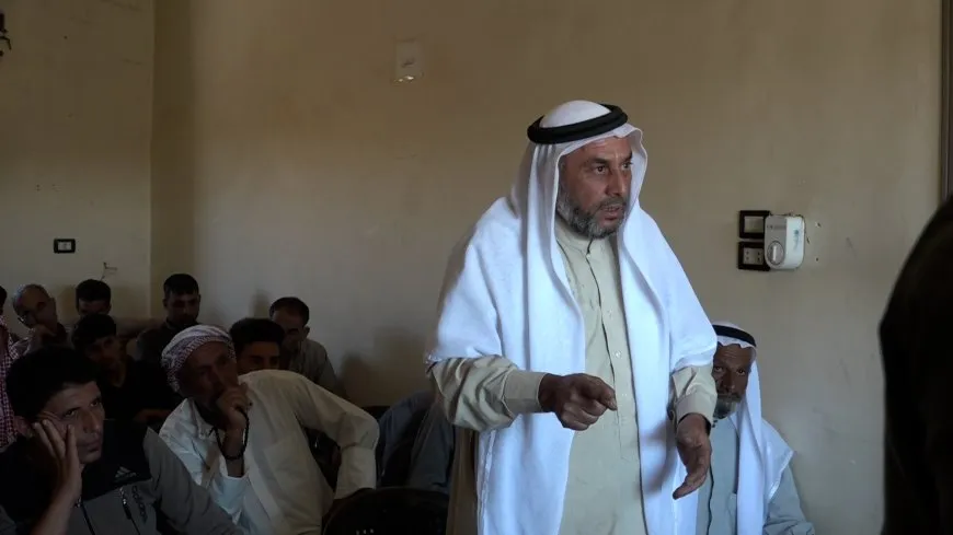 قوى الأمن الداخلي تستمع إلى مطالب أهالي دير الزور 