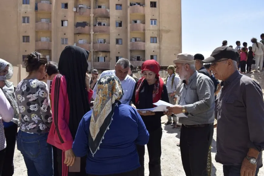 توزيع مساعدات على مهجّري عفرين في الحسكة