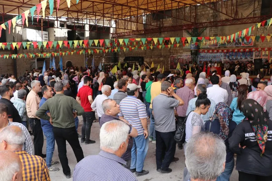 تقديم واجب العزاء لذوي شهيدين في حلب