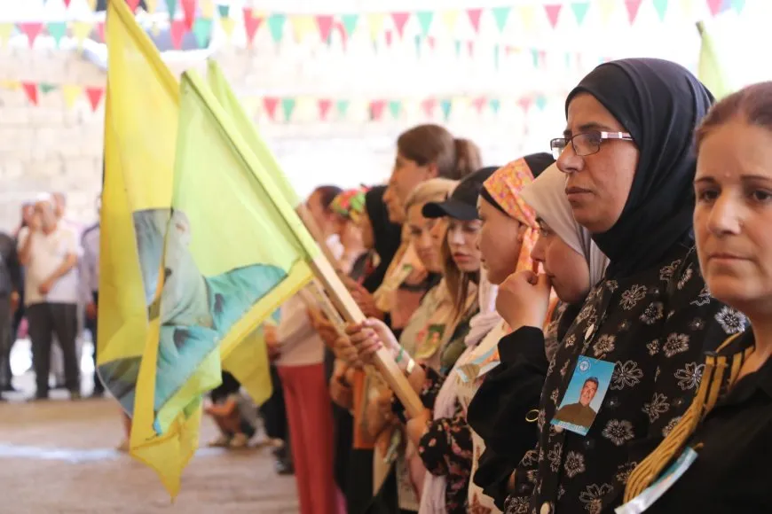 تقديم واجب العزاء لذوي شهيدين في حلب