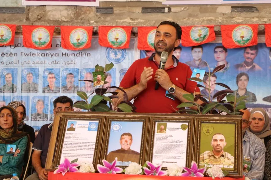 تقديم واجب العزاء لذوي شهيدين في حلب