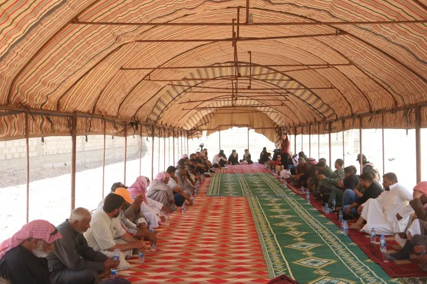جلسة حوارية في ريف دير الزور الشرقي لمناقشة الأوضاع السياسية والأمنية والخدمية