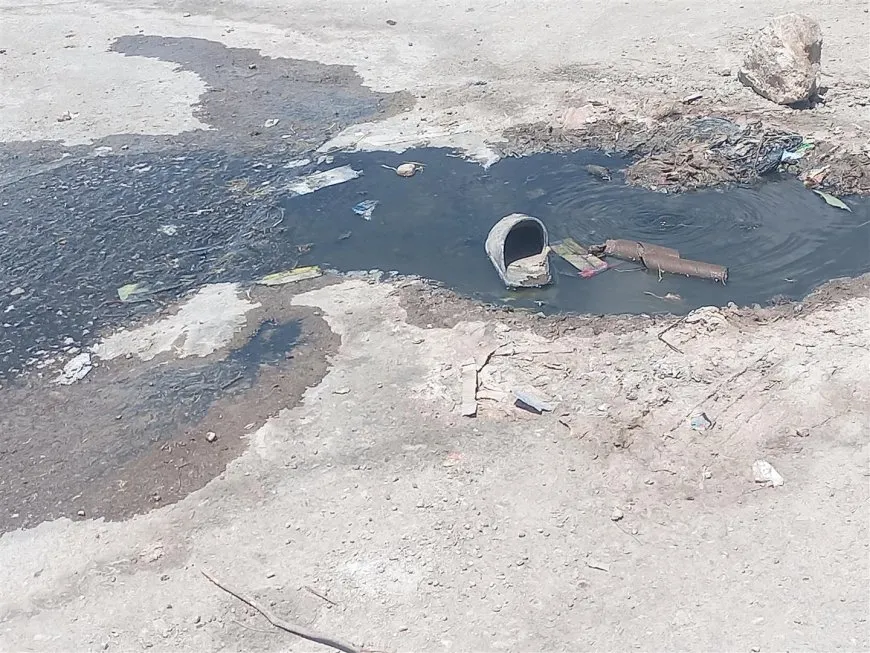 أزمة صرف صحي في أحد أحياء الهول والبلدية توضح السبب