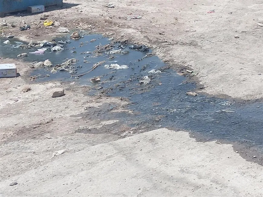 أزمة صرف صحي في أحد أحياء الهول والبلدية توضح السبب