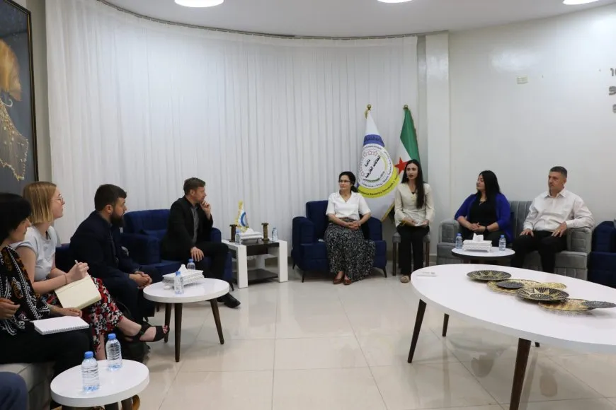 وفد من البرلمان الأوروبي يزور دائرة العلاقات الخارجية في قامشلو
