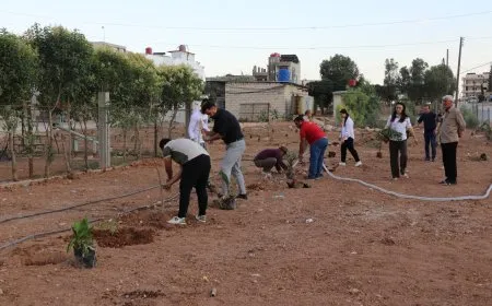 هيئة البيئة وأهالي كومين في مدينة قامشلو يزرعون 150 شجرة