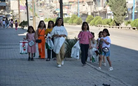 ضحكات وزينة.. مشاهد من فرحة الأطفال بالعيد 
