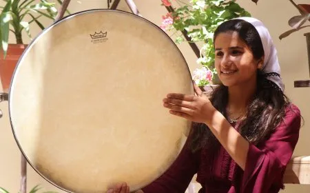 صوت فتيّ يعيد للذاكرة ملامح وطن سُلب من أهله