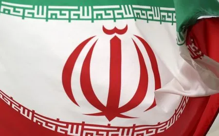 طهران تهدد بضرب القواعد الأمريكية في المنطقة