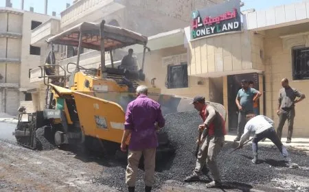 بلدية الشعب في الرقة تباشر مدّ القميص الاسفلتي لشوارع المدينة