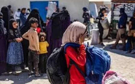 نحو ألف عراقي يغادرون مخيم الهول عائدين إلى بلادهم
