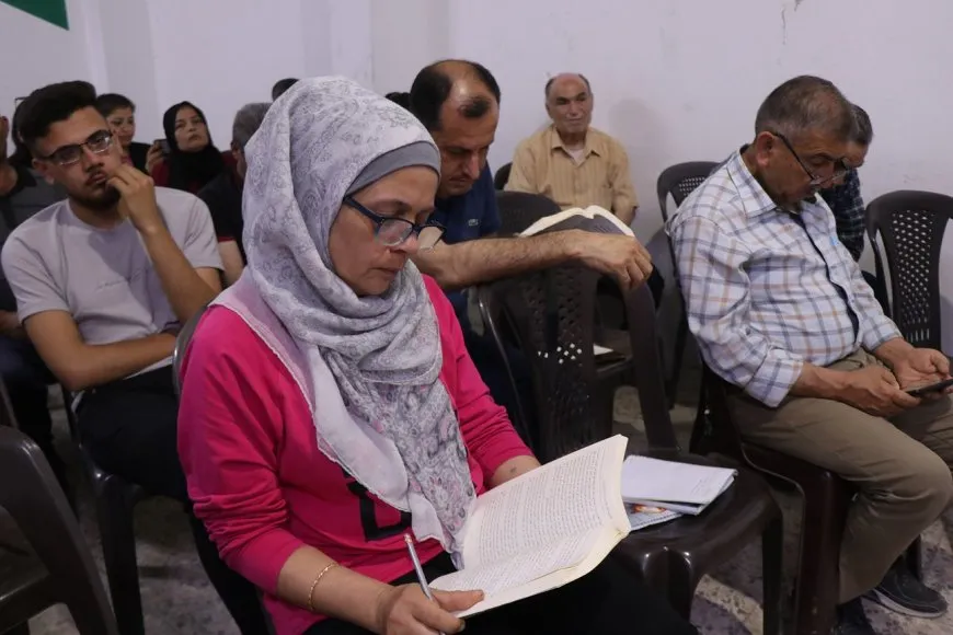 قراءة مكثفة لمجلدات القائد لمواجهة التحديات وصياغة رؤية جديدة