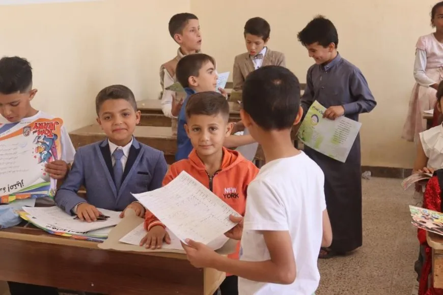 توزيع الجلاء المدرسي على الطلبة في مقاطعة الرقة