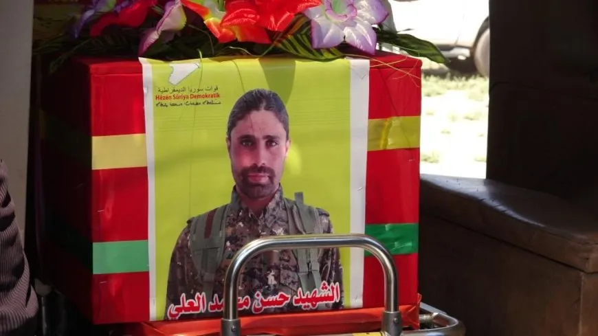 تشييع جثمان شهيد ومراسم غيابية لآخر في مقاطعة الرقة