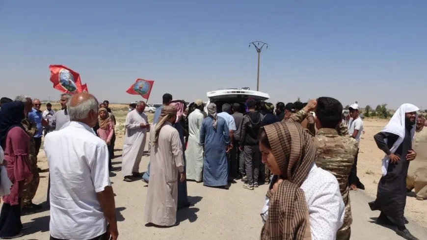 تشييع جثمان شهيد ومراسم غيابية لآخر في مقاطعة الرقة