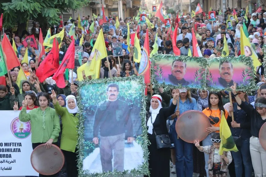 أهالي حلب يتظاهرون للمطالبة بالحرية الجسدية للقائد عبد الله أوجلان