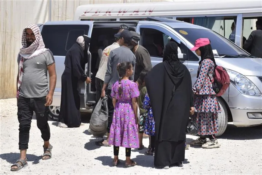 دفعة جديدة من نازحي مخيم العريشة يغادرون نحو دير الزور