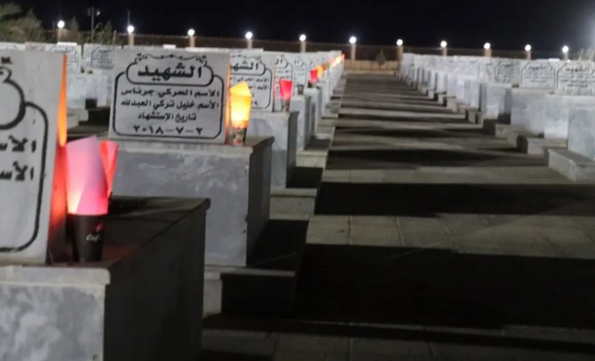 شمال وشرق سوريا يزيّن أضرحة شهدائه بالشموع والورود في ليلة عيد الأضحى