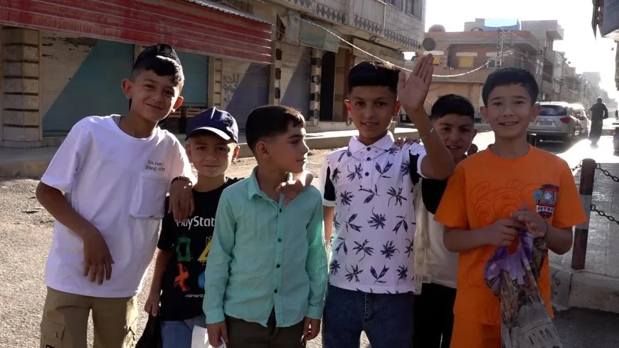 ضحكات وزينة.. مشاهد من فرحة الأطفال بالعيد 