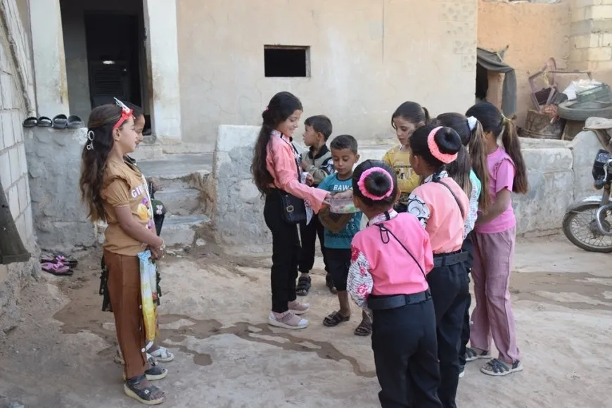 ضحكات وزينة.. مشاهد من فرحة الأطفال بالعيد 