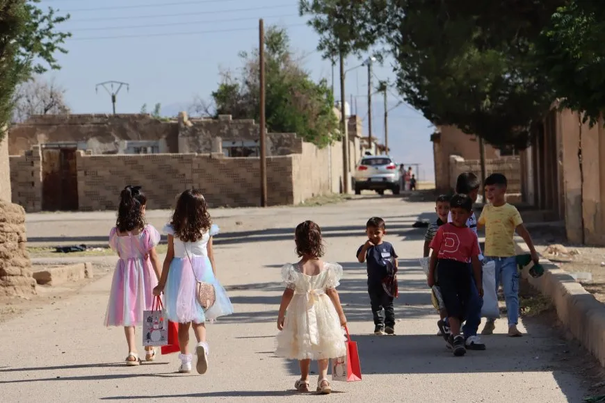 ضحكات وزينة.. مشاهد من فرحة الأطفال بالعيد 