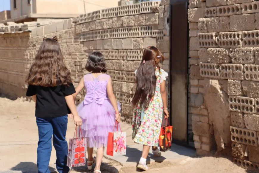 ضحكات وزينة.. مشاهد من فرحة الأطفال بالعيد 