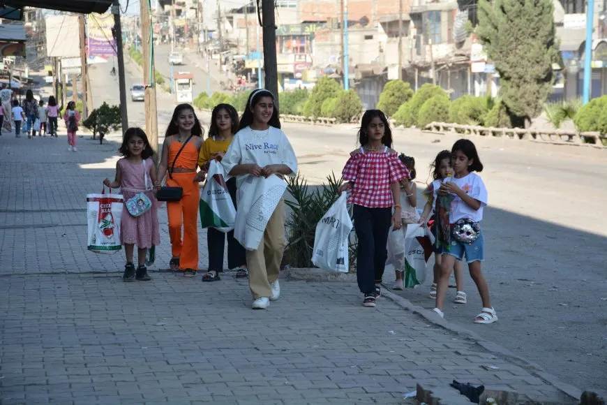 ضحكات وزينة.. مشاهد من فرحة الأطفال بالعيد 