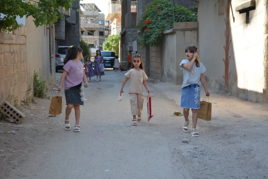 ضحكات وزينة.. مشاهد من فرحة الأطفال بالعيد 